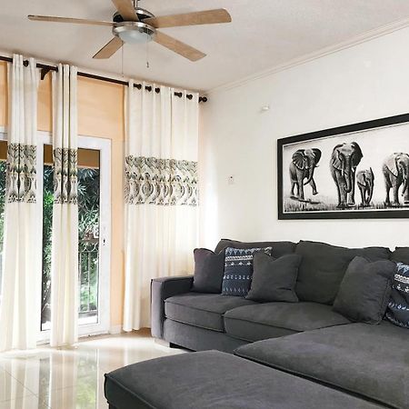 Central Upscale New Kingston Apt With Pool Dış mekan fotoğraf