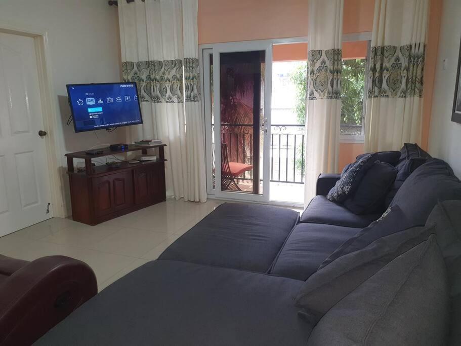 Central Upscale New Kingston Apt With Pool Dış mekan fotoğraf
