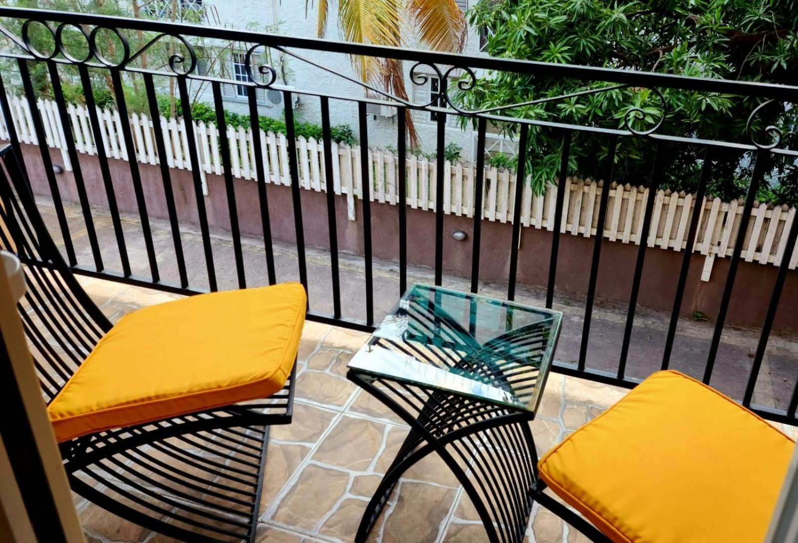 Central Upscale New Kingston Apt With Pool Dış mekan fotoğraf